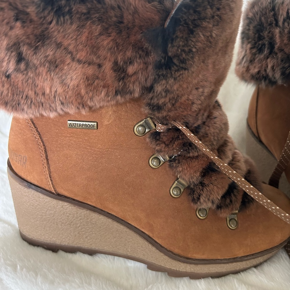 Woman’s cougar boots